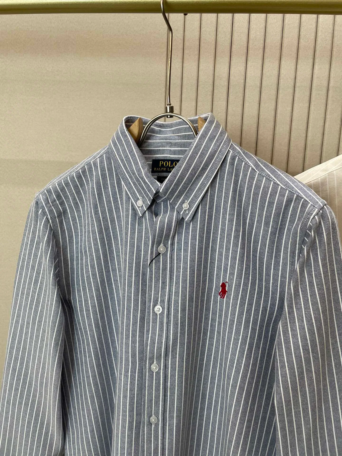 P220 🌸🌸🌸 POLO Ralph Lauren [High Quality] Classic shirt! The classic casual shirt made of pure cotton Oxford cloth has a unique design. It has a simple, clean and classic silhouette design. It is a versatile style that can be switched at will. The fabric feels soft and delicate, highly breathable, and is close to the skin and comfortable to wear. It can be worn alone as an inner layer. Its versatile performance is beyond your imagination! The upper body of the ready-to-wear is simple and classic yet elegant! Size:M-XXL